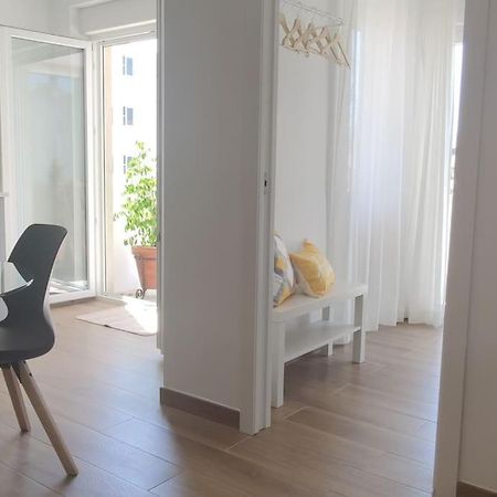 Lovely & Bright Renovated Apt. W/ Balcony In Lagos Extérieur photo