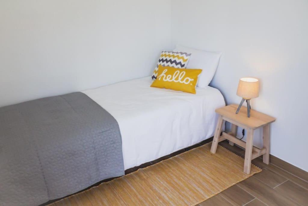 Lovely & Bright Renovated Apt. W/ Balcony In Lagos Extérieur photo