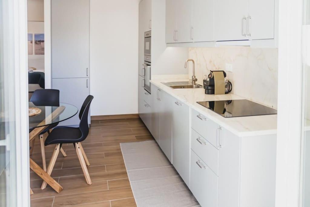 Lovely & Bright Renovated Apt. W/ Balcony In Lagos Extérieur photo