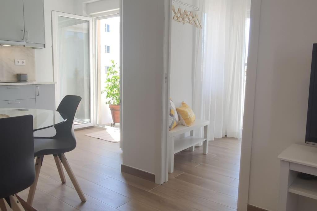 Lovely & Bright Renovated Apt. W/ Balcony In Lagos Extérieur photo